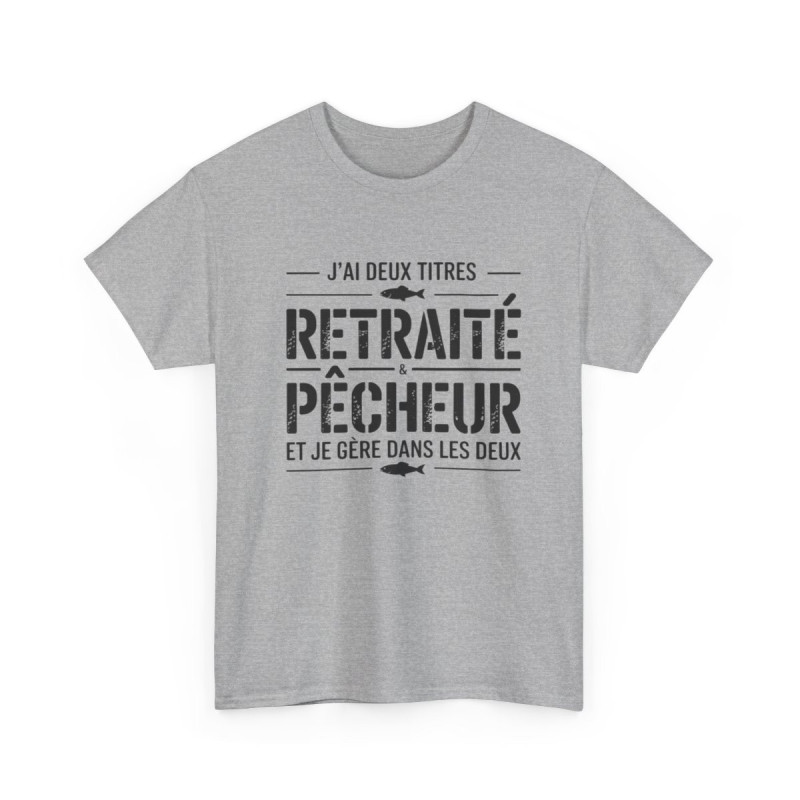 Tee Shirt J’ai deux titres Retraité Pêcheur – T-Shirt Unisexe Humour Cadeau Retraite Passion Pêche Blanc ou Sport Grey