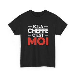 Tee Shirt Femme Ici la cheffe c’est moi – T-Shirt Humour Autorité Maison ou Bureau Noir S-3XL
