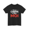 Tee Shirt Femme Ici la cheffe c’est moi – T-Shirt Humour Autorité Maison ou Bureau Noir S-3XL