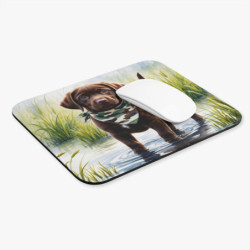 Tapis de souris 22x18 cm – Chiot Labrador Chocolat dans les Marais – Foulard Camouflage – Illustration Aquarelle