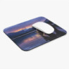 Tapis de souris 22x18 cm – Ours Brun au Bord du Lac – Paysage Montagneux au Coucher du Soleil – Illustration Nature