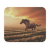Tapis de souris 22x18 cm – Cheval au Galop dans un Champ Doré – Coucher de Soleil & Liberté Sauvage – Design Équestre