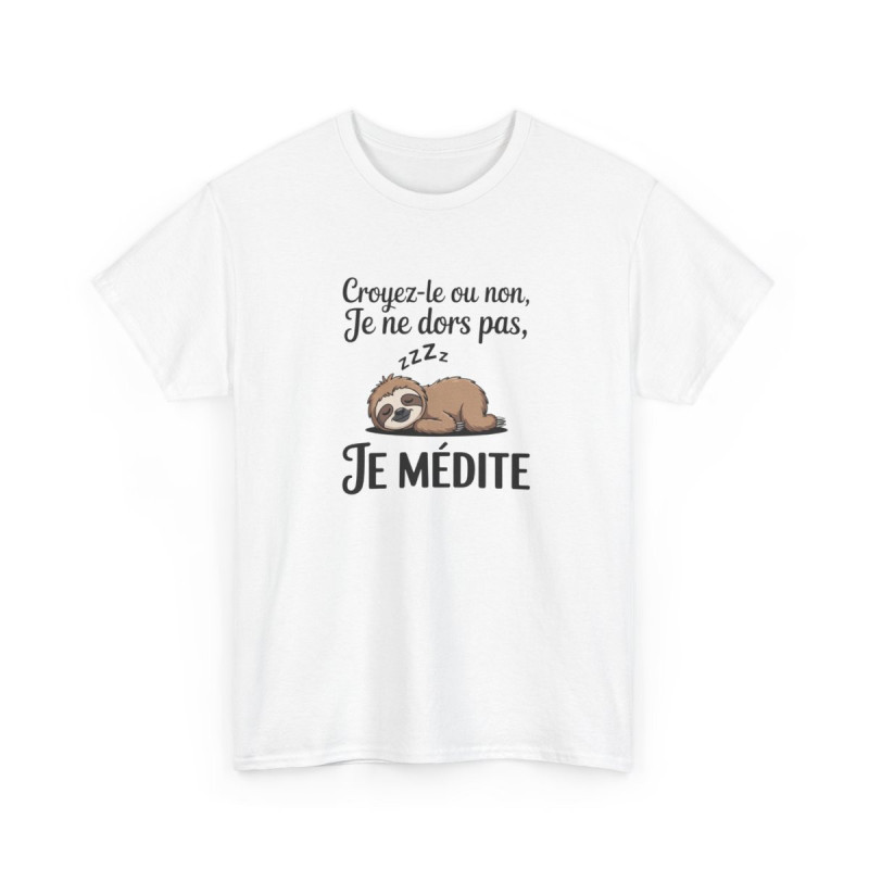 T-shirt humour paresseux – « Je ne dors pas, je médite » – Sloth – Tee-shirt drôle adulte – Blanc ou gris