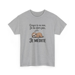 T-shirt humour paresseux – « Je ne dors pas, je médite » – Sloth – Tee-shirt drôle adulte – Blanc ou gris