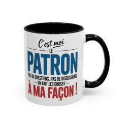 Tasse C’est Moi le Patron – Mug Texte Humoristique  Cadeau Bureau Original Design Noir Bleu Rouge  325 ml
