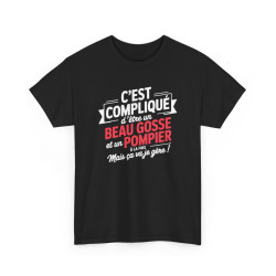 T-shirt Humour C’est Compliqué d’Être un Beau Gosse et un Pompier à la Fois – Tee Shirt Drôle Pompier Homme