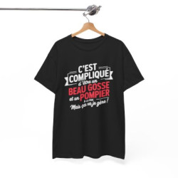 T-shirt Humour C’est Compliqué d’Être un Beau Gosse et un Pompier à la Fois – Tee Shirt Drôle Pompier Homme