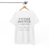 T-shirt Humour Médecin “Un Sage Docteur a Un Jour Écrit…” – Design Médical Drôle – Unisexe – Blanc, Gris Sport ou Noir