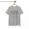 T-shirt Humour Médecin “Un Sage Docteur a Un Jour Écrit…” – Design Médical Drôle – Unisexe – Blanc, Gris Sport ou Noir
