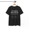 T-shirt Humour Médecin “Un Sage Docteur a Un Jour Écrit…” – Design Médical Drôle – Unisexe – Blanc, Gris Sport ou Noir