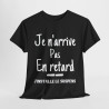 Tee shirt Unisex Je n'arrive pas en retard j'installe le suspens idée cadeau humour drôle amusant