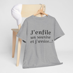 Tee shirt Unisex J'enfile un sourire et j'arrive, idée cadeau humour drôle amusant Homme/Femme