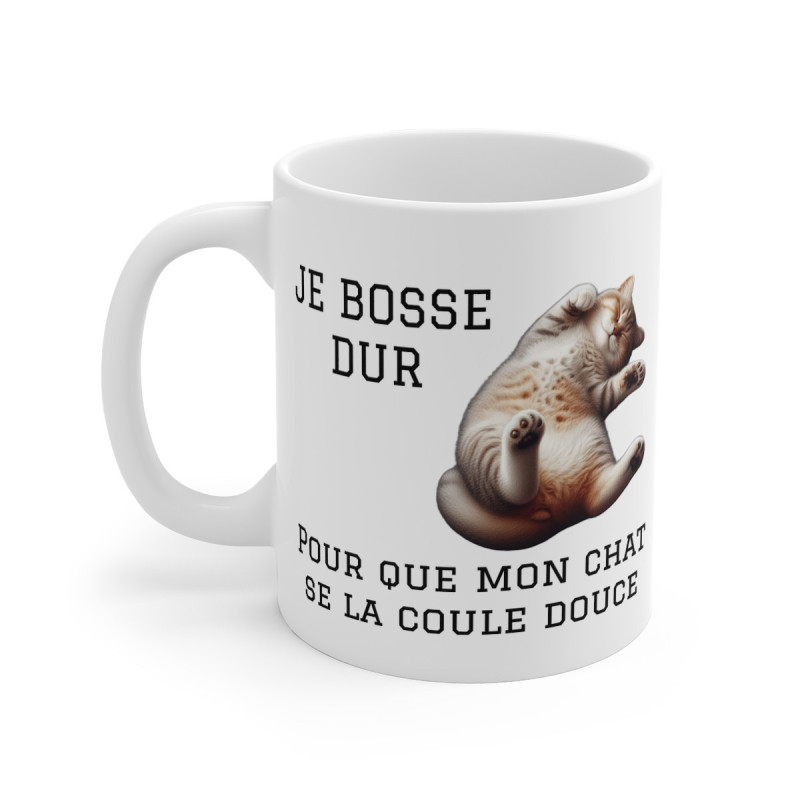 Mug "Je bosse dur pour que mon chat se la coule douce"  Chat Allongé – Tasse Céramique 325ml – Cadeau Humour et Amour des Chats