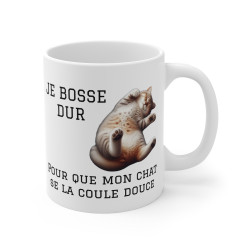 Mug "Je bosse dur pour que mon chat se la coule douce"  Chat Allongé – Tasse Céramique 325ml – Cadeau Humour et Amour des Chats