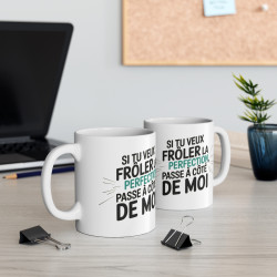 Mug "Frôler la Perfection" - Design Humour et Confiance en Soi