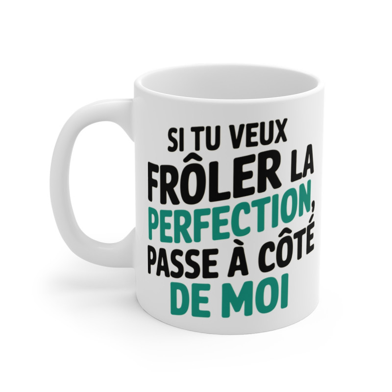 Mug "Frôler la Perfection" - Design idée cadeau Humour et Confiance en Soi