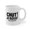 Mug Tasse Drôle "Chut ! Je Bosse (Nan j’déconne)" - Cadeau Humour Décontracté pour le Bureau
