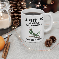 Mug Humour "Je ne pète pas, je murmure" - Tasse Drôle avec Mante Religieuse - Cadeau Original et Décalé