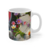 Tasse Lapin Adorable – Mug Cartoon Lapin Blanc Curieux avec Fleurs Printanières et Mur Vintage Fissuré