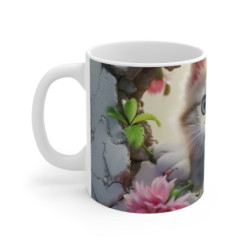 Tasse Chaton Adorable – Mug Chat Yeux Bleus dans Mur Fissuré avec Fleurs Roses, Tasse Mignonne pour Amoureux des Chats