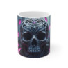 Tasse Crâne Gothique avec Papillons Roses  Mug Sombre Élégant  Design Baroque & Poétique  Idée Cadeau Décalée