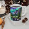Mug Aurores Boréales Forêt de Sapins et Montagnes au Coucher du Soleil  Tasse Nature pour Amoureux des Paysages