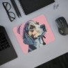 Tapis de Souris Chien Stylé Illustration Pop Art Canine Beagle Bonnet Rose sur Fond Rose Accessoire Bureau Arty et Tendance
