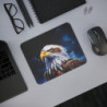 Tapis de Souris Aigle Majestueux  Illustration Nocturne Céleste  Regard Puissant sur Fond d’Étoiles Accessoire Bureau