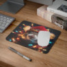 Tapis de Souris Souris de Noël Illustration Festive avec Bonnet Rouge et Guirlandes Lumineuses