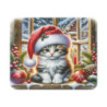Tapis de Souris Chat de Noël Cozy Chaton avec Bonnet Rouge, Houx et Décor Hivernal