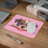Tapis de Souris Chiot Mignon – Dessin Cartoon de Petit Chien Brun sur Fond Rose Accessoire Bureau Kawaii, Gamer ou Cadeau