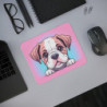 Tapis de Souris Chiot Mignon Illustration Cartoon de Bébé Chien Style Fond Rose et Bleu Pastel – Pour Bureau, Gaming ou Cadeau