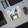 Tapis de souris 22x18 cm – Cheval Gris & Fleurs Printanières