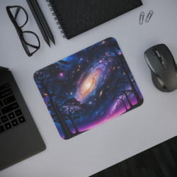Tapis de souris 22x18 cm – Galaxie Fantastique & Forêt Nocturne – Illustration Cosmique
