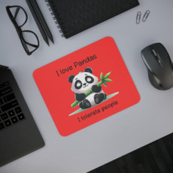 Tapis de souris 22x18 cm – Panda Mignon sur Fond Rouge – « I Love Pandas – I Tolerate People »