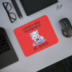 Tapis de souris 22x18 cm – Renard Gamer Kawaii « Laissez-Moi Tranquille Je Joue » – Fond Rouge