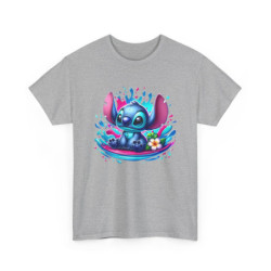 T-shirt Stitch Kawaii Assis – Illustration Splash d’Eau & Fleur Tropicale