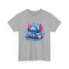 T-shirt Stitch Kawaii Assis – Illustration Splash d’Eau & Fleur Tropicale